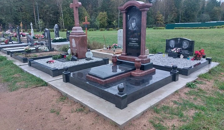 19.06.2024 года. Эксклюзивный памятник из черного и красного гранитов