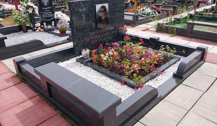 19.08.2025 года. Гранитный комплекс и памятник
