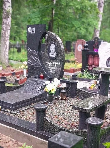 12.11.2024 года. Гранитный комплекс со столом и лавкой