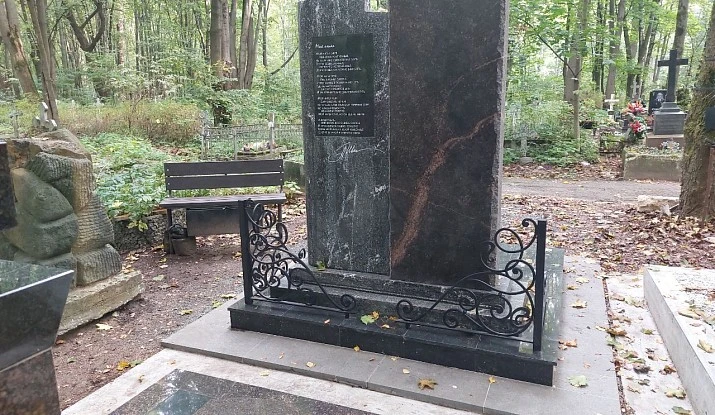 19.06.2024 года. Эксклюзивный памятник из разных сортов гранита