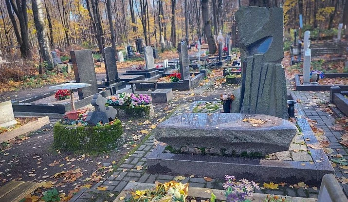 19.08.2025 года. Памятник "Глыба"