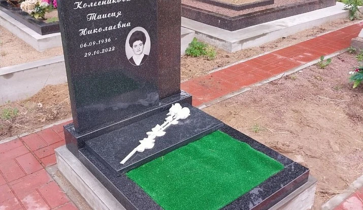 19.06.2024 года. Комбинированный памятник из разных сортов гранита