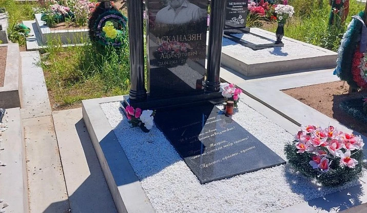 19.06.2024 года. Памятник с колоннами