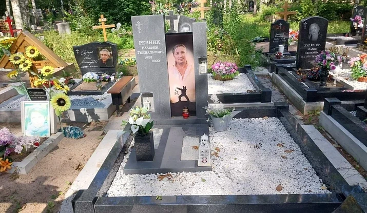 05.11.2024 года. Памятник со стеклом