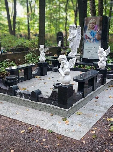 16.06.2024 года. Эксклюзивный памятник из гранита и стекла