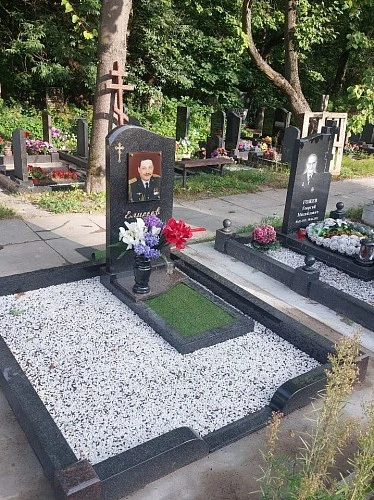 19.06.2024 года. Гранитный комплекс с памятником