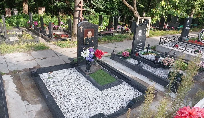 19.06.2024 года. Гранитный комплекс с памятником