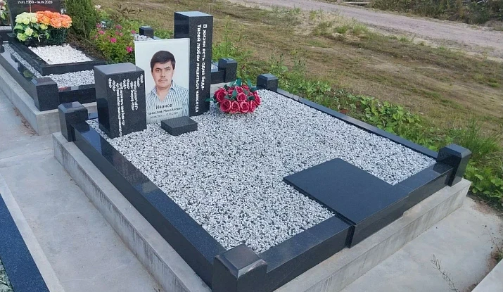 16.11.2024 года. Необычный комлпекс на Кузьмоловском кладбище