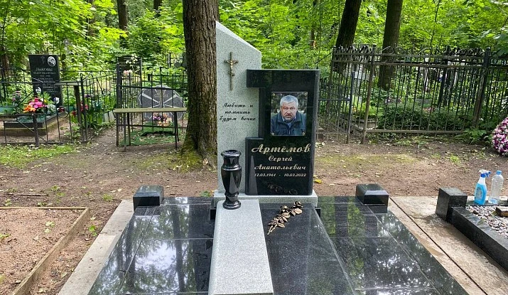 20.06.2025 года. Гранитный комплекс с комбинированным памятником