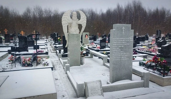 17.11.2024 года. Мемориальный комплекс на 2 могилы с колонной и ангелом