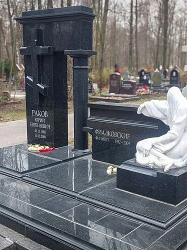06.11.2024 года. Мемориальный комплекс с плачущей фигурой
