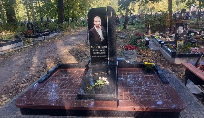 19.06.2024 года. Эксклюзивный памятник-стекло