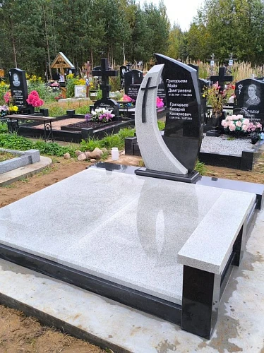 19.08.2025 года. Памятник из белого гранита