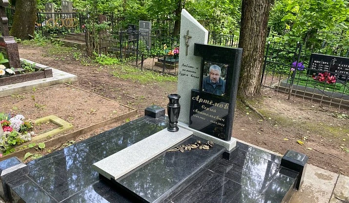 20.06.2025 года. Гранитный комплекс с комбинированным памятником