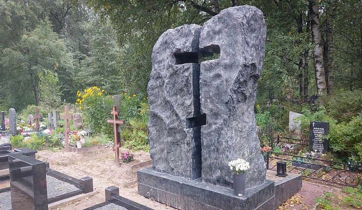 19.08.2025 года. Эксклюзивный памятник "Крест в скале"