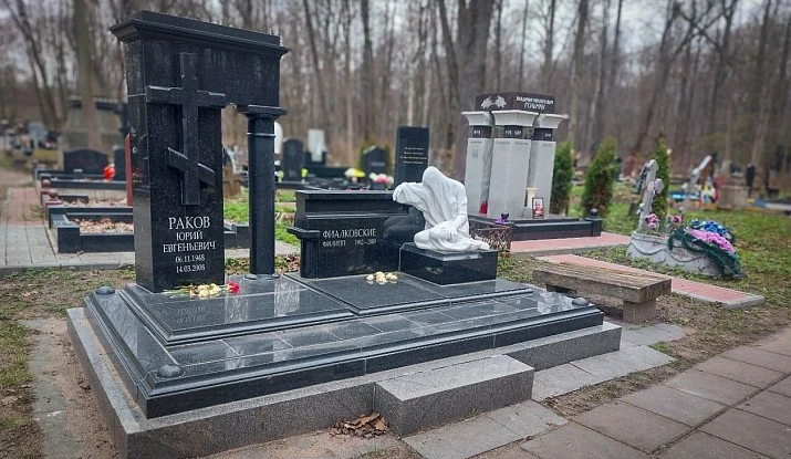 06.11.2024 года. Мемориальный комплекс с плачущей фигурой