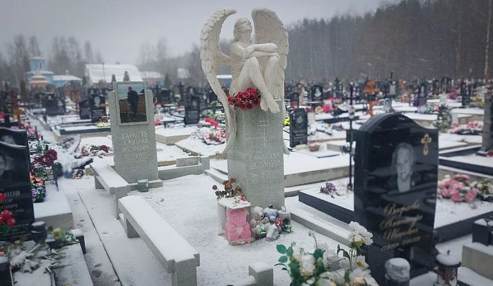 17.11.2024 года. Мемориальный комплекс на 2 могилы с колонной и ангелом