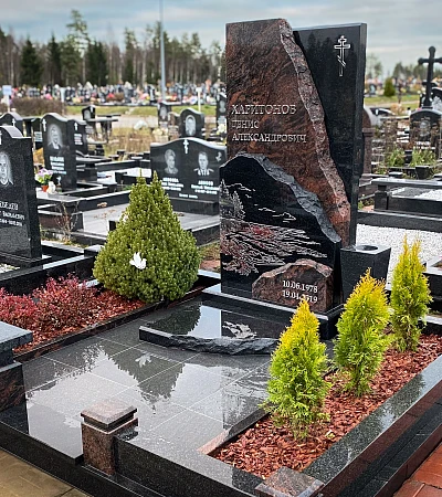 22.11.2025 года. Эксклюзивный памятник из нескольких гранитов