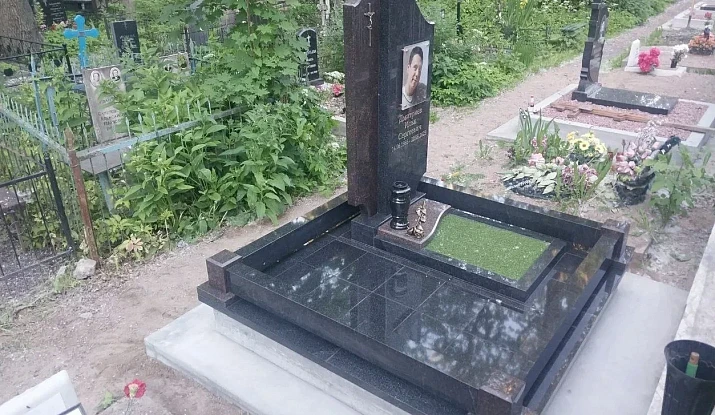 16.11.2024 года. Памятник военному на Ново-Волковском кладбище