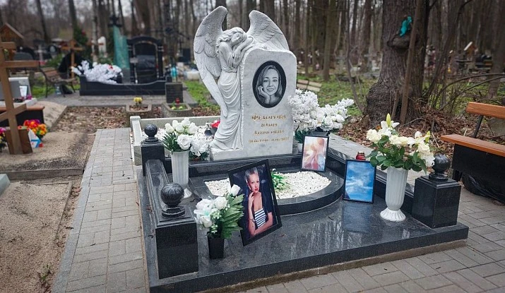 06.11.2024 года. Памятник с белым ангелом