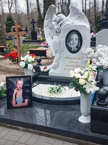 06.11.2024 года. Памятник с белым ангелом