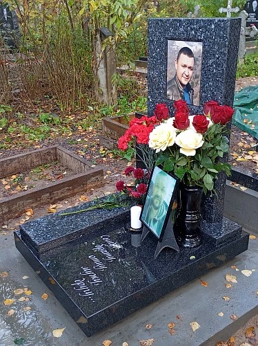 20.06.2025 года. Гранитный памятник на урновом участке