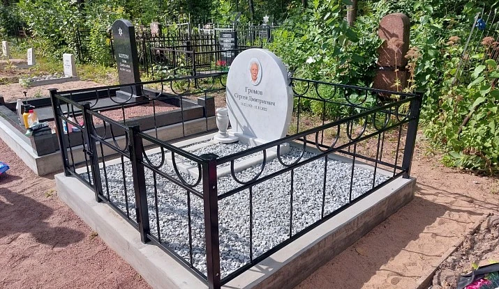 19.06.2024 года. Сочетание гранита и металла