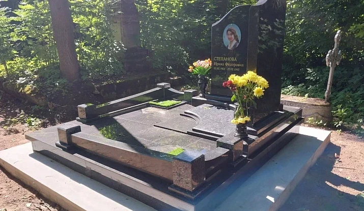 17.11.2024 года. Мемориальный комплекс из разных гранитов
