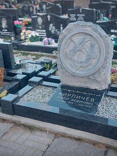 19.08.2025 года. Гранитный памятник "Журавли"