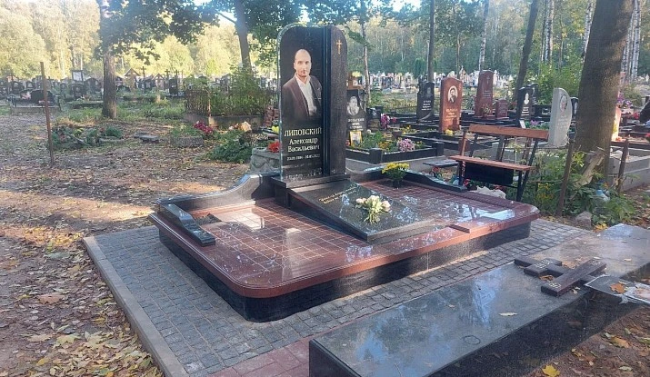 19.06.2024 года. Эксклюзивный памятник-стекло