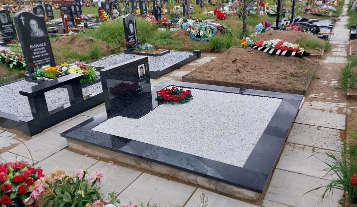 19.06.2024 года. Гранитный памятник и пояс из гранитный плит