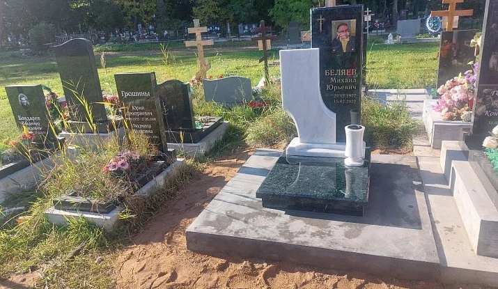 Памятник на урновом участке