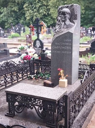 18.11.2024 года. Гранитная колонна с рельефом