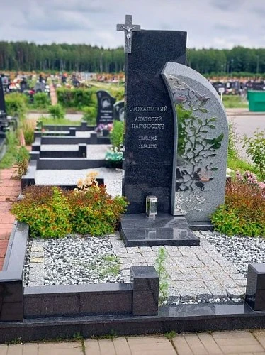 22.11.2024 года. Памятник с панно из полированной стали