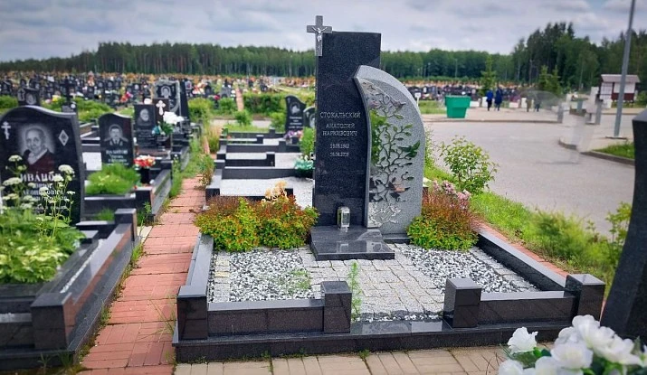 22.11.2024 года. Памятник с панно из полированной стали