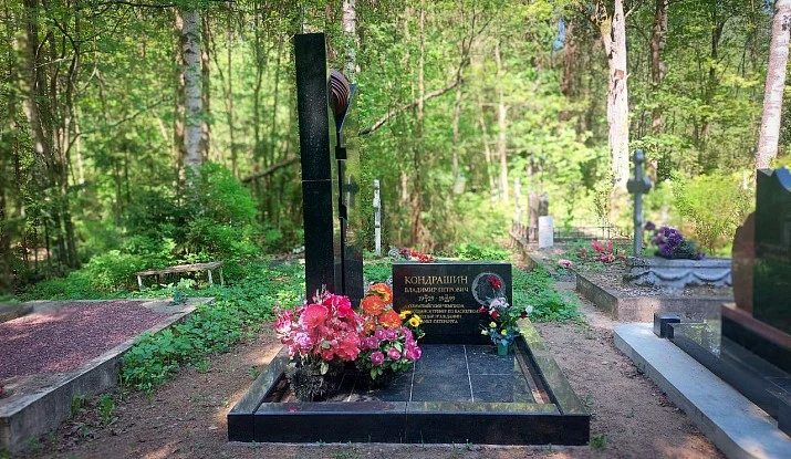 Памятник фигурные колонны