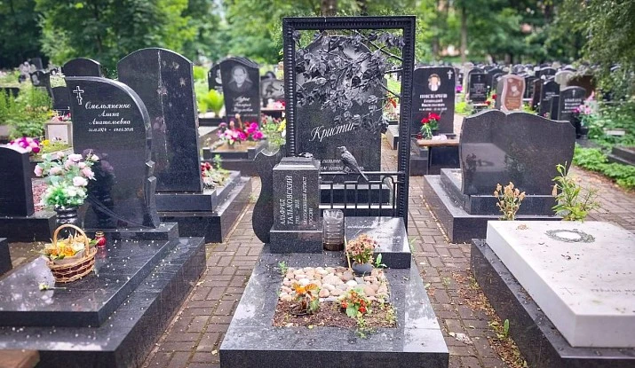 04.11.2024 года. Памятник с фигурной ковкой