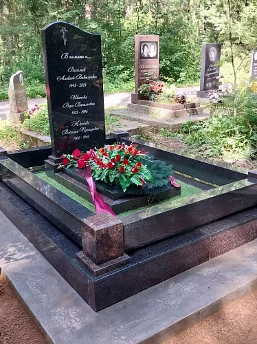 16.11.2024 года. Мемориальный комплекс с памятником
