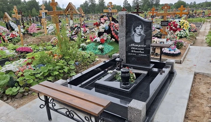 03.07.2025 года. Гранитный комплекс с комбинированным памятником
