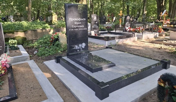 28.08.2025 года. Гранитный комплекс с памятником