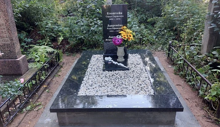19.06.2024 года. Гранитный комплекс и памятник