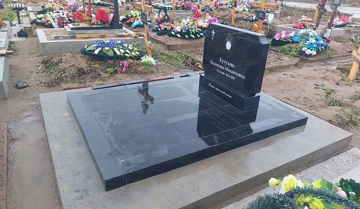 19.06.2024 года. Гранитные комплексы из черного гранита (Кутузова)