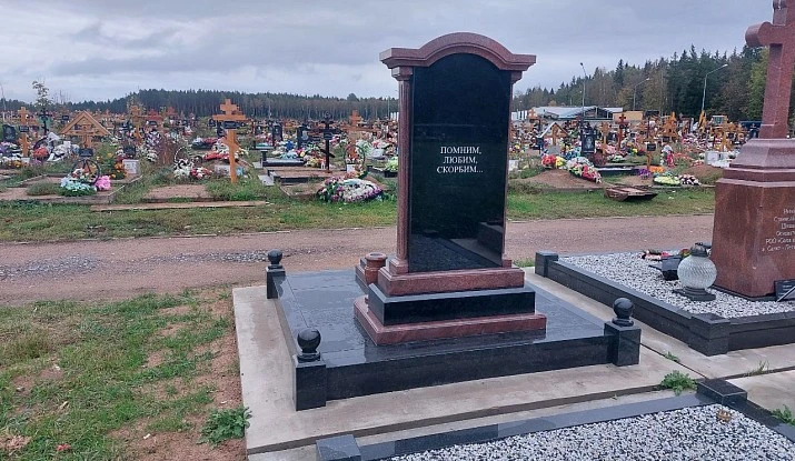 19.06.2024 года. Эксклюзивный памятник из черного и красного гранитов