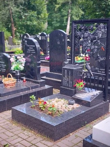 04.11.2024 года. Памятник с фигурной ковкой