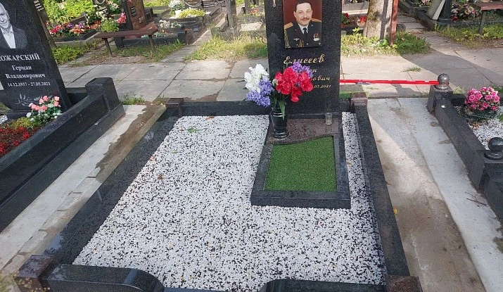 19.06.2024 года. Гранитный комплекс с памятником