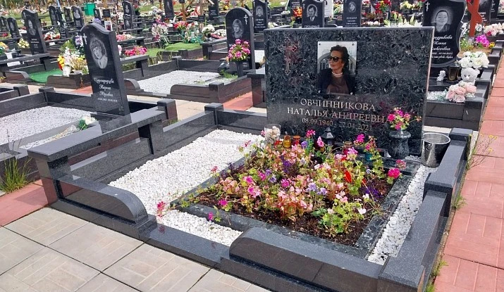 19.08.2025 года. Гранитный комплекс и памятник