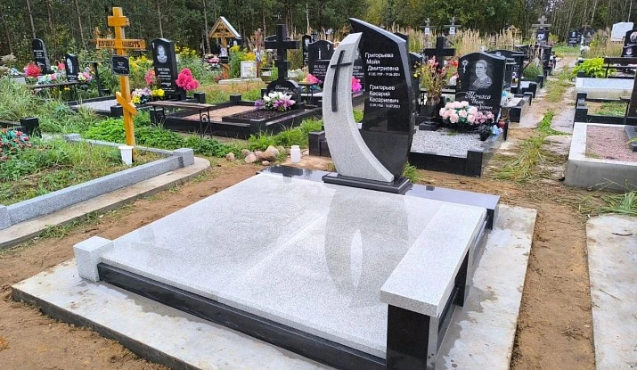 19.08.2025 года. Памятник из белого гранита