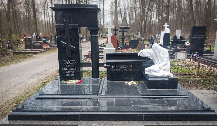 06.11.2024 года. Мемориальный комплекс с плачущей фигурой