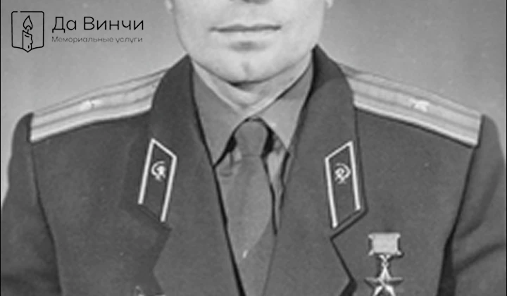 Памятник Фёдору Петровичу Ременному, Герою Советского Союза, на Богословском кладбище