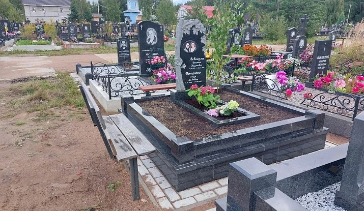 16.06.2024 года. Гранитный комплекс на Ковалевском кладбище